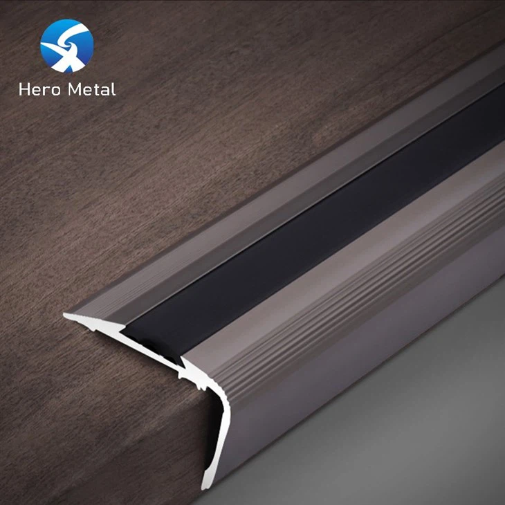 Flexible rubber stair nosing (3)